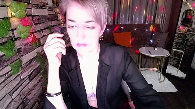 Snapshot of Hot_Girl87 chatting on 01.14.25 Hot Girl87 online show from 01.14.25