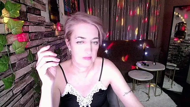 Snapshot of Hot_Girl87 chatting on 01.15.25 Hot Girl87 online show from 01.15.25