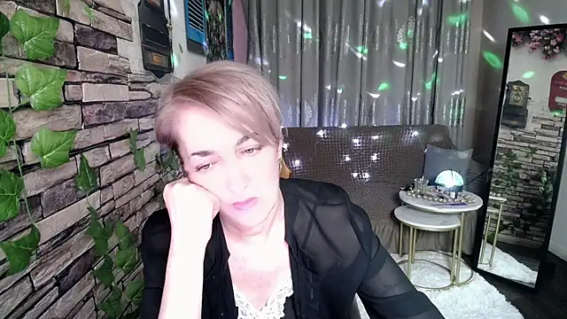 Snapshot of Hot_Girl87 chatting on 01.19.25 Hot Girl87 online show from 01.19.25