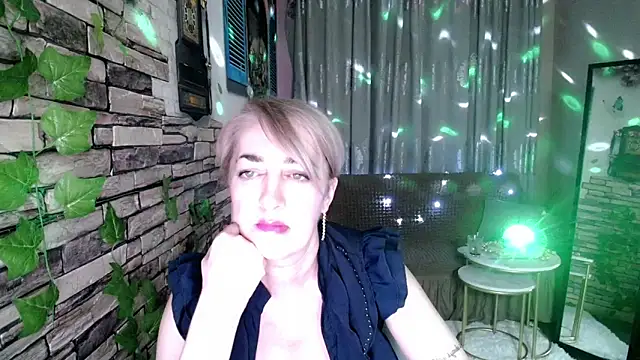 Snapshot of Hot_Girl87 chatting on 01.27.25 Hot Girl87 online show from 01.27.25