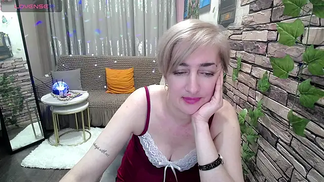 Snapshot of Hot_Girl87 chatting on 02.03.25 Hot Girl87 online show from 02.03.25