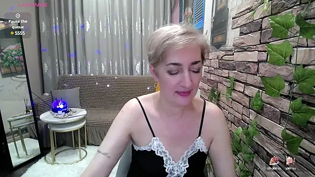 Snapshot of Hot_Girl87 chatting on 02.04.25 Hot Girl87 online show from 02.04.25