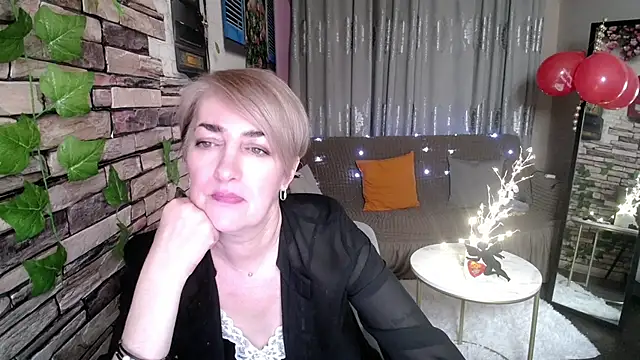 Snapshot of Hot_Girl87 chatting on 02.14.25 Hot Girl87 online show from 02.14.25