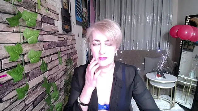 Snapshot of Hot_Girl87 chatting on 02.18.25 Hot Girl87 online show from 02.18.25