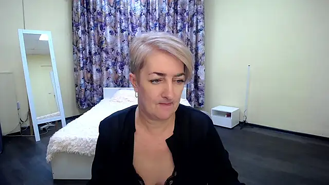 Snapshot of Hot_Girl87 chatting on 03.13.25 Hot Girl87 online show from 03.13.25
