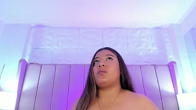 Snapshot of MollyBigBoobs12 chatting on 02.26.25 MollyBigBoobs12 online show from 02.26.25