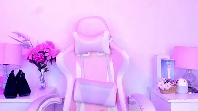 Snapshot of MollyBigBoobs12 chatting on 03.12.25 MollyBigBoobs12 online show from 03.12.25