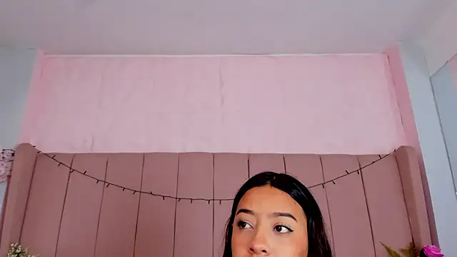 Snapshot of MollyBigBoobs12 chatting on 09.30.25 MollyBigBoobs12 online show from 09.30.25