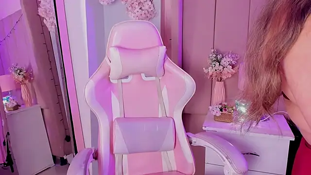 Snapshot of MollyBigBoobs12 chatting on 10.08.25 MollyBigBoobs12 online show from 10.08.25