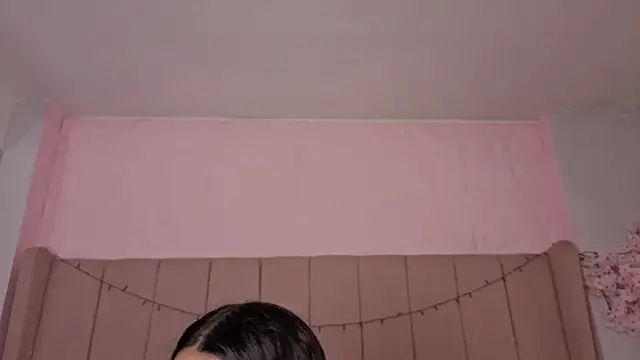 Snapshot of MollyBigBoobs12 chatting on 10.21.25 MollyBigBoobs12 online show from 10.21.25