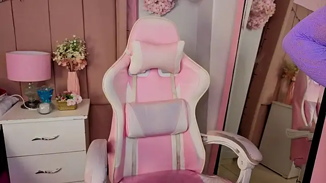 Snapshot of MollyBigBoobs12 chatting on 10.24.25 MollyBigBoobs12 online show from 10.24.25