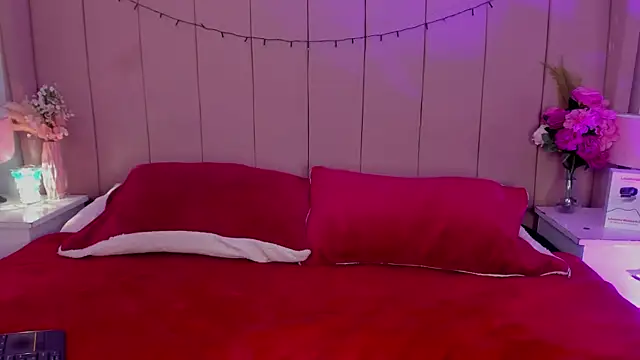 Snapshot of MollyBigBoobs12 chatting on 10.28.25 MollyBigBoobs12 online show from 10.28.25