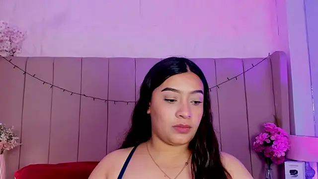 Snapshot of MollyBigBoobs12 chatting on 11.04.25 MollyBigBoobs12 online show from 11.04.25