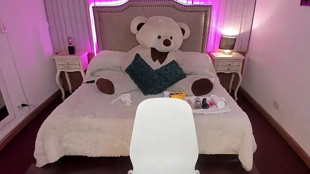 Snapshot of Valentina_Se chatting on 12.29.24 Valentina Se online show from 12.29.24