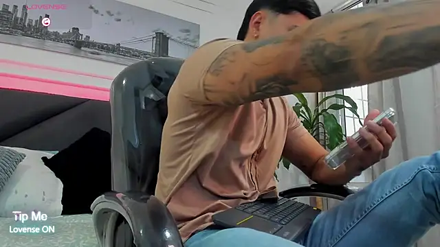 Snapshot of Damian23__ chatting on 01.16.26 Damian23 online show from 01.16.26