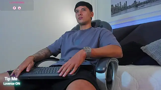 Snapshot of Damian23__ chatting on 02.04.26 Damian23 online show from 02.04.26