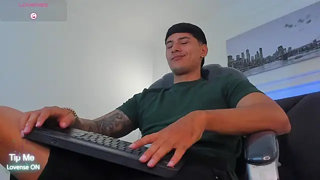 Snapshot of Damian23__ chatting on 02.12.26 Damian23 online show from 02.12.26