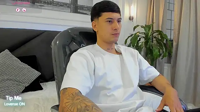 Snapshot of Damian23__ chatting on 02.13.26 Damian23 online show from 02.13.26