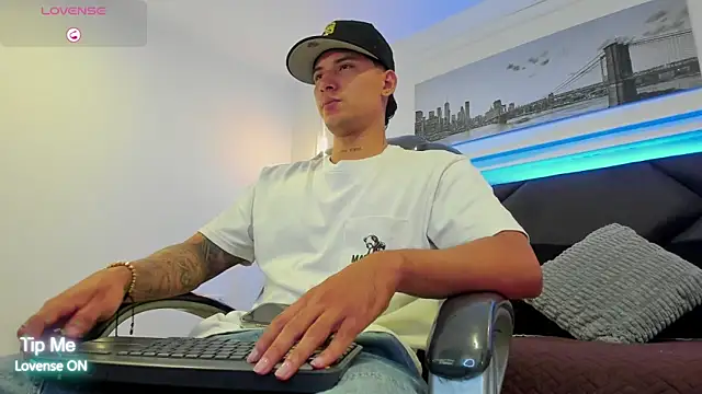 Snapshot of Damian23__ chatting on 02.14.26 Damian23 online show from 02.14.26