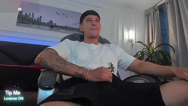 Snapshot of Damian23__ chatting on 03.12.26 Damian23 online show from 03.12.26