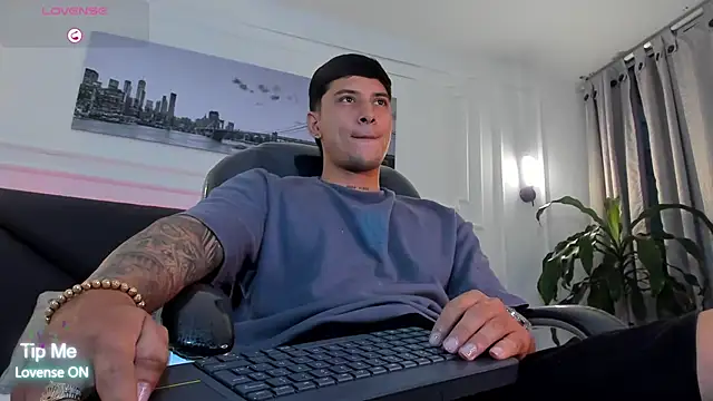 Snapshot of Damian23__ chatting on 03.18.26 Damian23 online show from 03.18.26