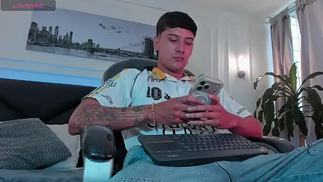 Snapshot of Damian23__ chatting on 03.27.26 Damian23 online show from 03.27.26