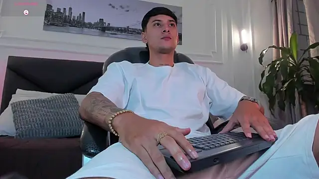 Snapshot of Damian23__ chatting on 04.01.26 Damian23 online show from 04.01.26