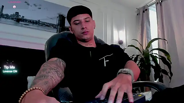 Snapshot of Damian23__ chatting on 04.09.26 Damian23 online show from 04.09.26