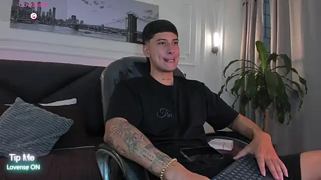 Snapshot of Damian23__ chatting on 04.13.26 Damian23 online show from 04.13.26