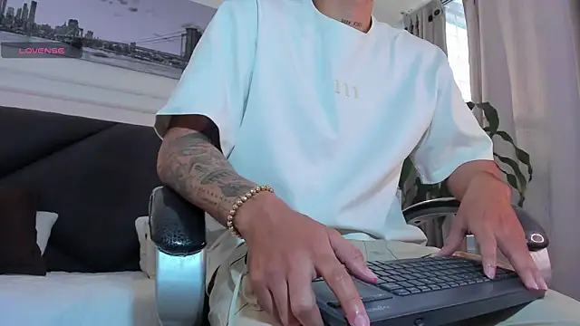 Snapshot of Damian23__ chatting on 04.14.26 Damian23 online show from 04.14.26