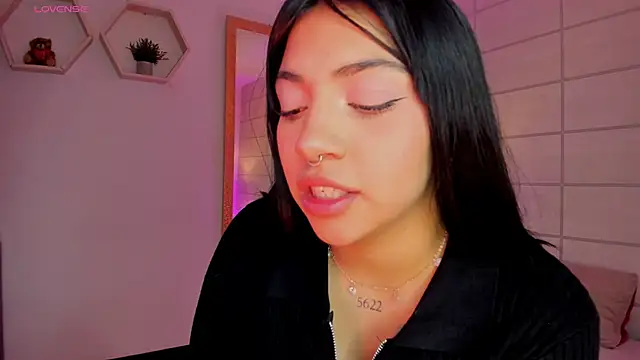 Snapshot of Christine_Laam chatting on 03.04.26 Christine Laam online show from 03.04.26