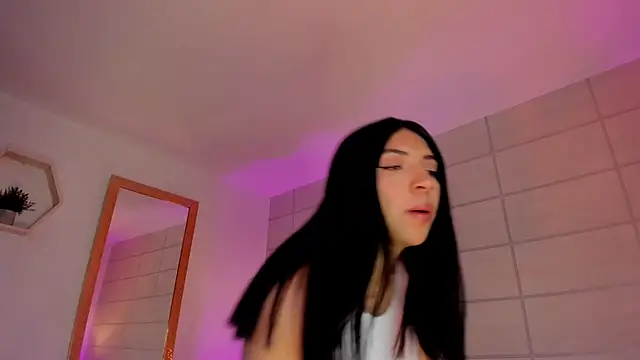 Snapshot of Christine_Laam chatting on 03.06.26 Christine Laam online show from 03.06.26