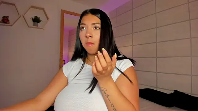 Snapshot of Christine_Laam chatting on 04.06.26 Christine Laam online show from 04.06.26