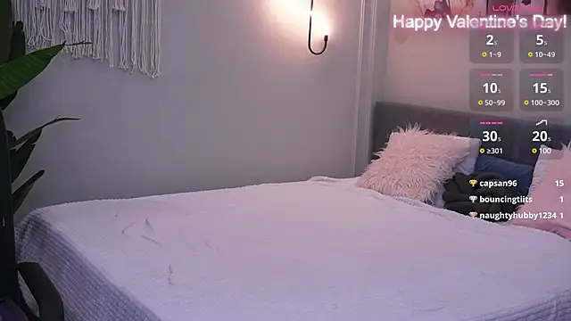 Eva Conors  online show from 02.15.25