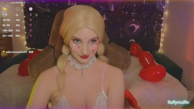 Snapshot of Fluffy_muffin_ chatting on 02.15.25 Fluffy muffin online show from 02.15.25