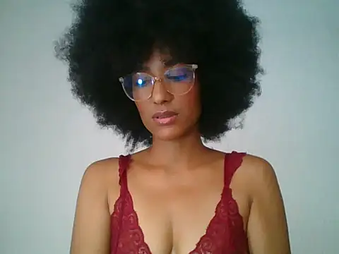 Snapshot of violettamartins chatting on 04.15.26 violettamartins online show from 04.15.26