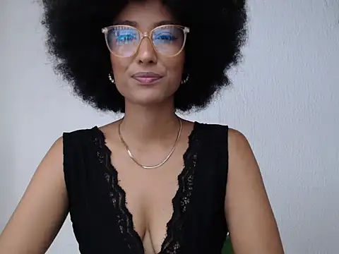 Snapshot of violettamartins chatting on 04.16.26 violettamartins online show from 04.16.26