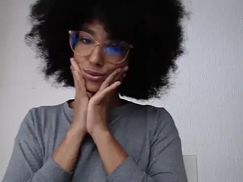 Snapshot of violettamartins chatting on 04.28.26 violettamartins online show from 04.28.26