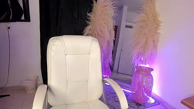 Snapshot of ALANAH_KITTY chatting on 09.10.25 ALANAH KITTY online show from 09.10.25