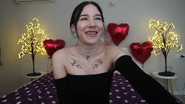 Snapshot of NikkiGoldSide chatting on 02.26.25 NikkiGoldSide online show from 02.26.25