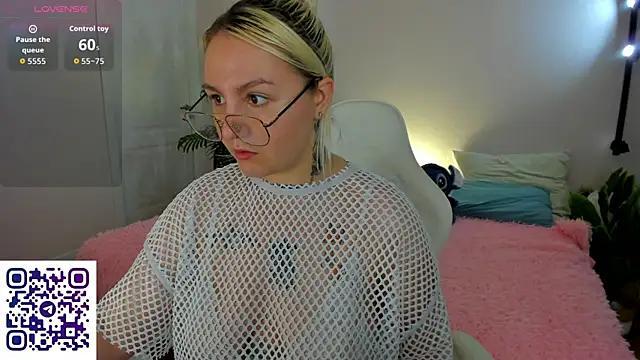 Snapshot of Debbie_Taylor chatting on 05.06.26 Debbie Taylor online show from 05.06.26