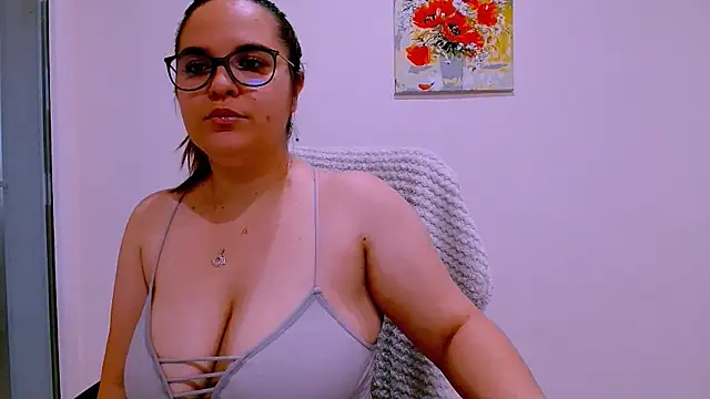 Snapshot of Ella-Diamond chatting on 07.22.26 Ella-Diamond online show from 07.22.26