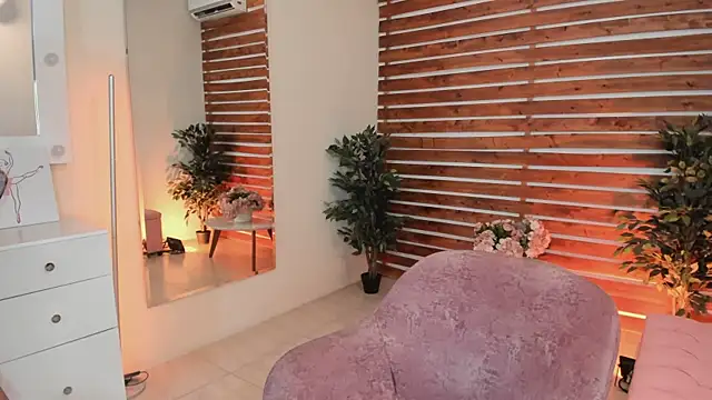 Sapphire Venuss online show from 01.30.25