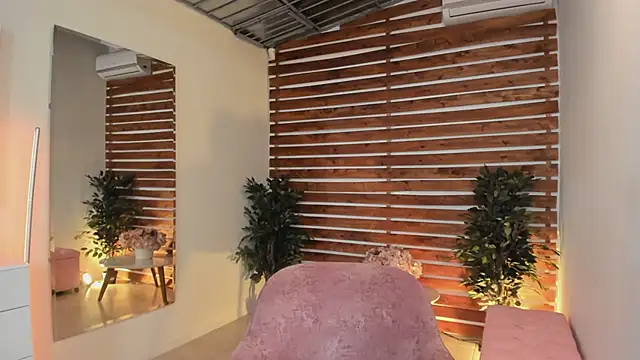 Sapphire Venuss online show from 03.01.25