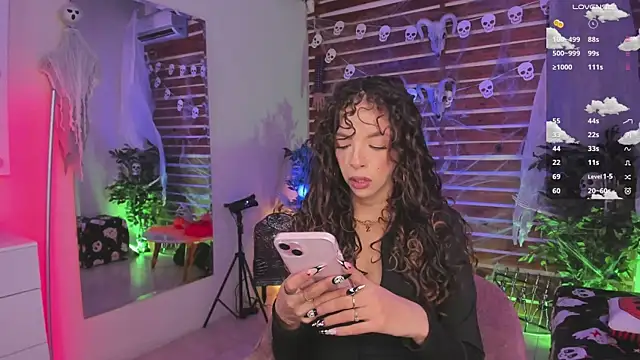 Sapphire Venuss online show from 10.20.25