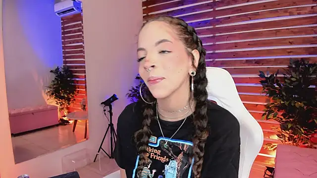 Sapphire Venuss online show from 03.07.26