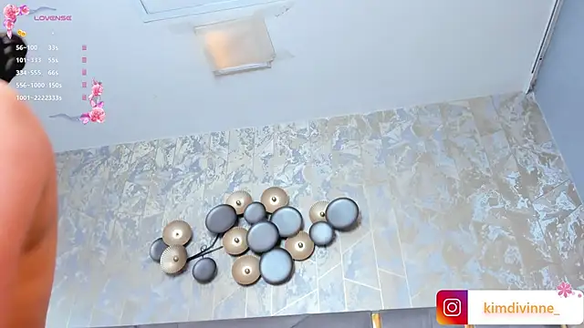 Snapshot of KimDevinne chatting on 01.22.25 KimDevinne online show from 01.22.25