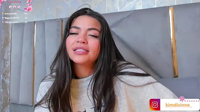 Snapshot of KimDevinne chatting on 02.05.25 KimDevinne online show from 02.05.25