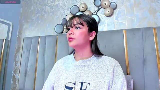 KimDevinne online show from 12.19.25