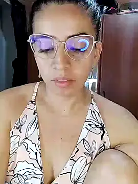 Snapshot of anngela01 chatting on 01.31.25 anngela01 online show from 01.31.25